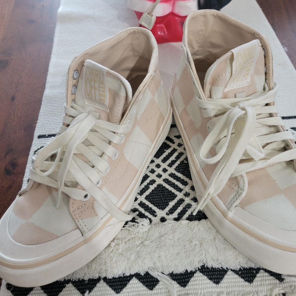Off The Wall Pink Checkered Van's Sz 5.5